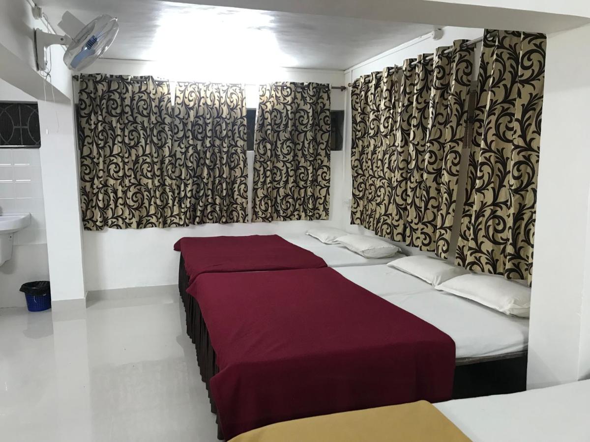 Hotel Priti International Мапуса Экстерьер фото